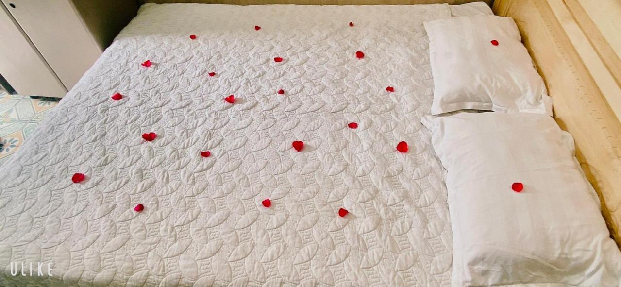 Cozy Homestay With Large Bed, Private Bathroom, Large Balcony Ханой Экстерьер фото