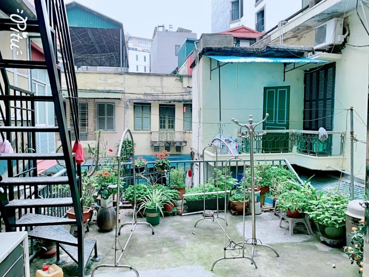 Cozy Homestay With Large Bed, Private Bathroom, Large Balcony Ханой Экстерьер фото